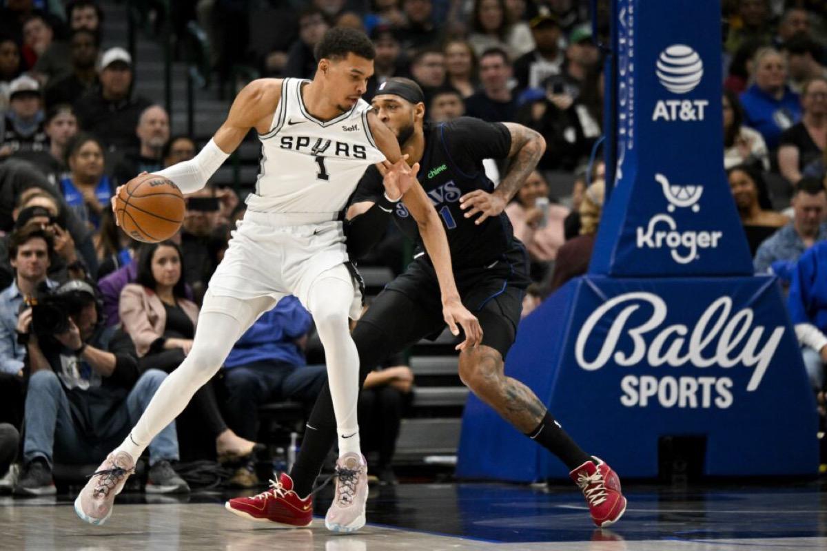 新奥尔良鹈鹕的独角兽:戴维斯如何成为联盟最强内线